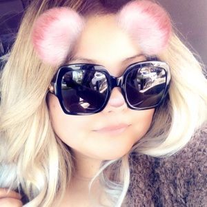 Meet your Posher, Rebeca